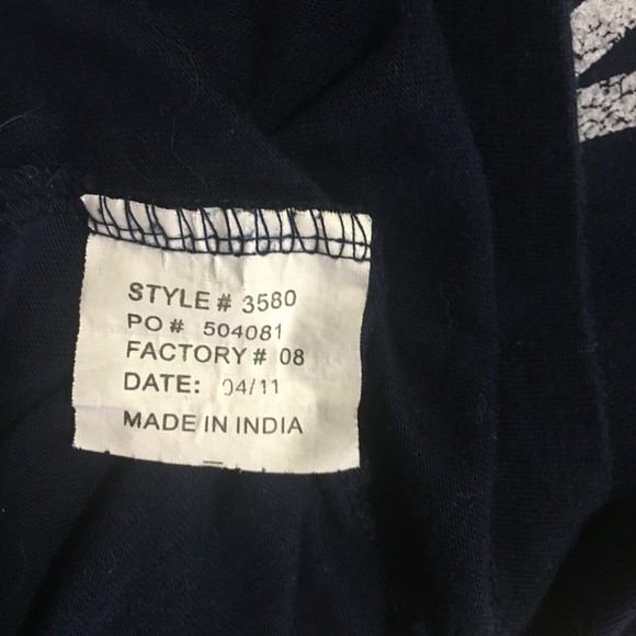 $7 or 2/$10 tshirt sale: Women's Boston Red Sox Ladies Distressed T-Shirt Tee - Picture 4 of 4